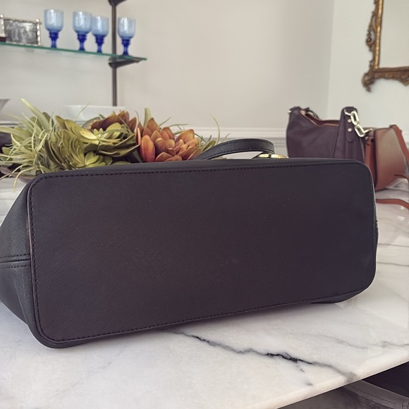 Jet Set Travel Large Saffiano Leather Tote Bag - Picture 6 of 13